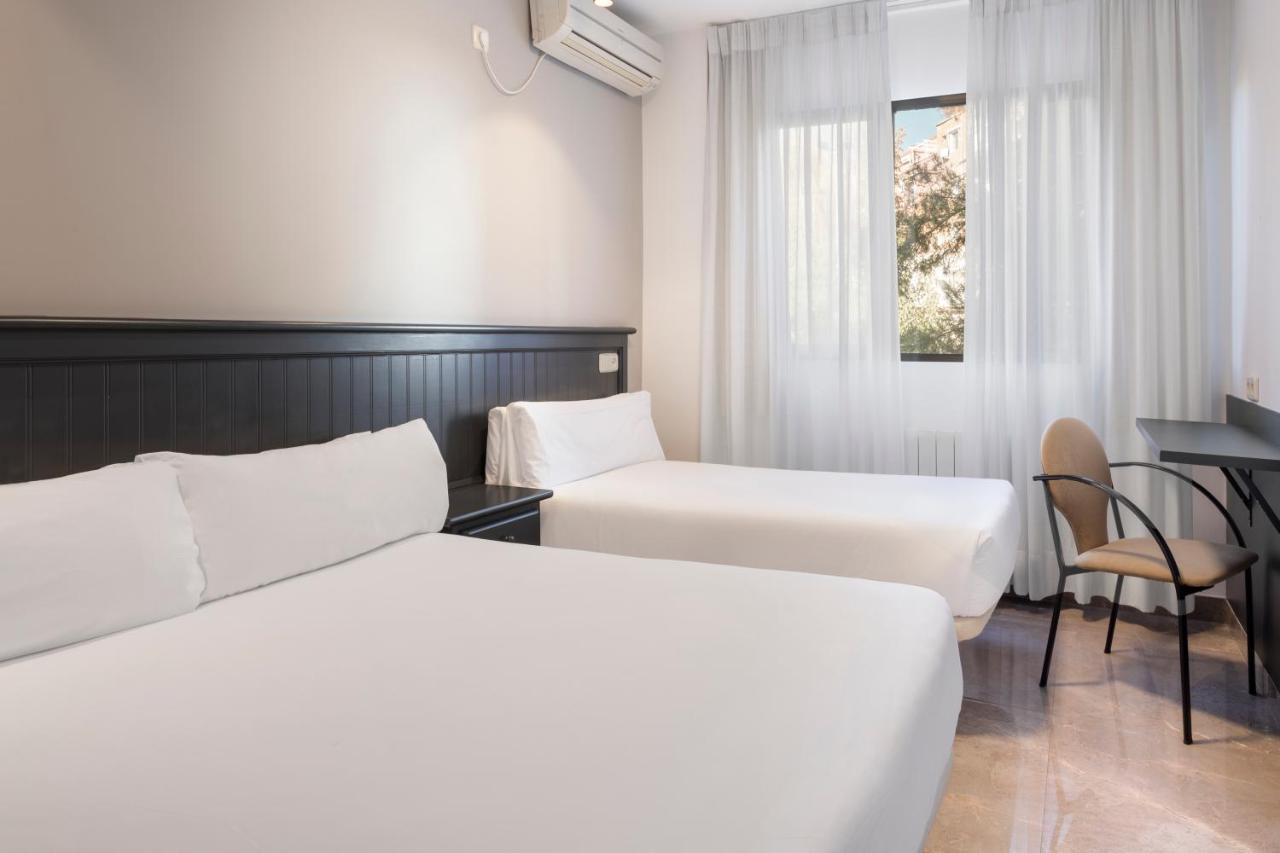 Hotel Victoria Вальдеморо Экстерьер фото