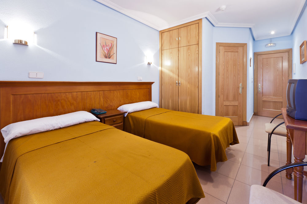 Hotel Victoria Вальдеморо Экстерьер фото
