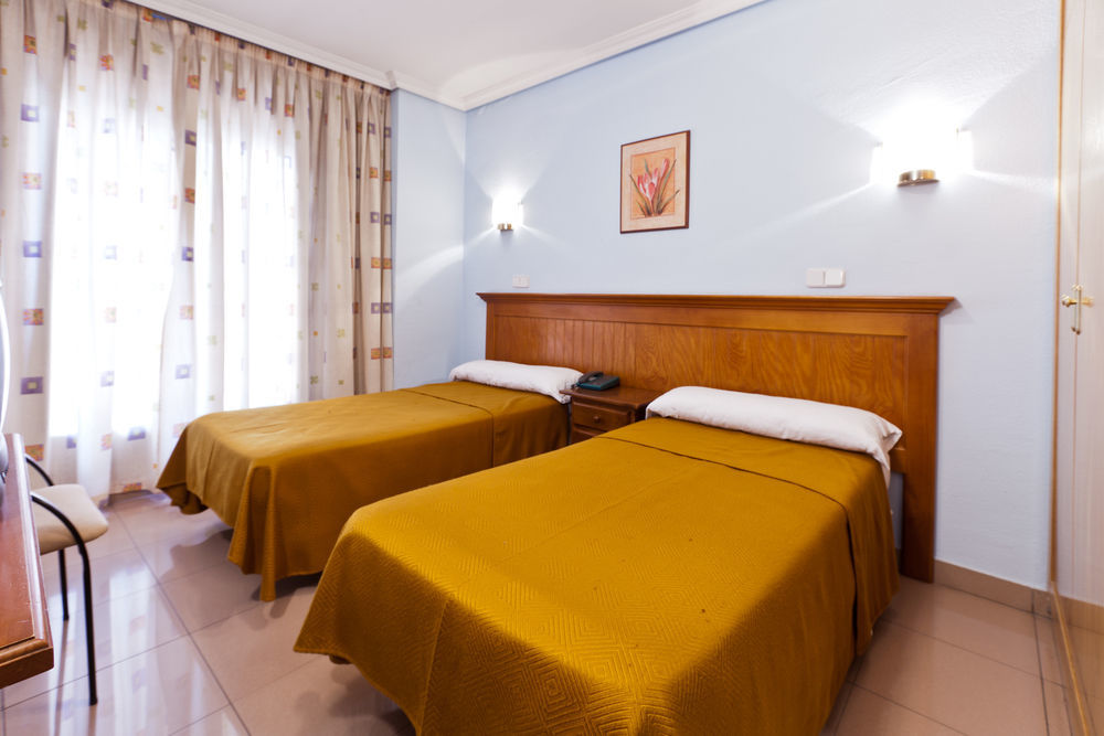 Hotel Victoria Вальдеморо Экстерьер фото